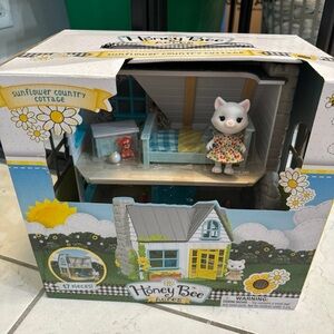 Honey Bee Acres Sunflower Country Cottage Playset 17 Pieces